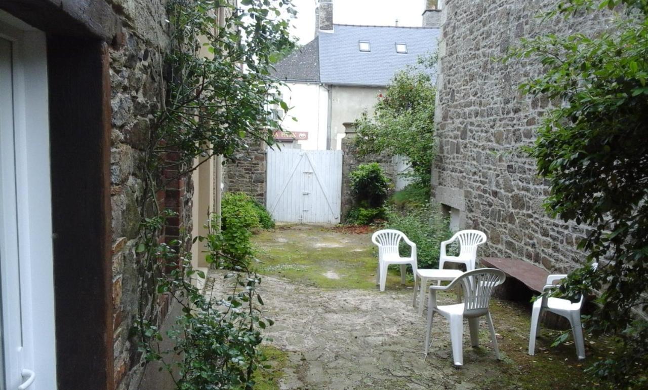 La Petite Maison D'Evran Exterior photo
